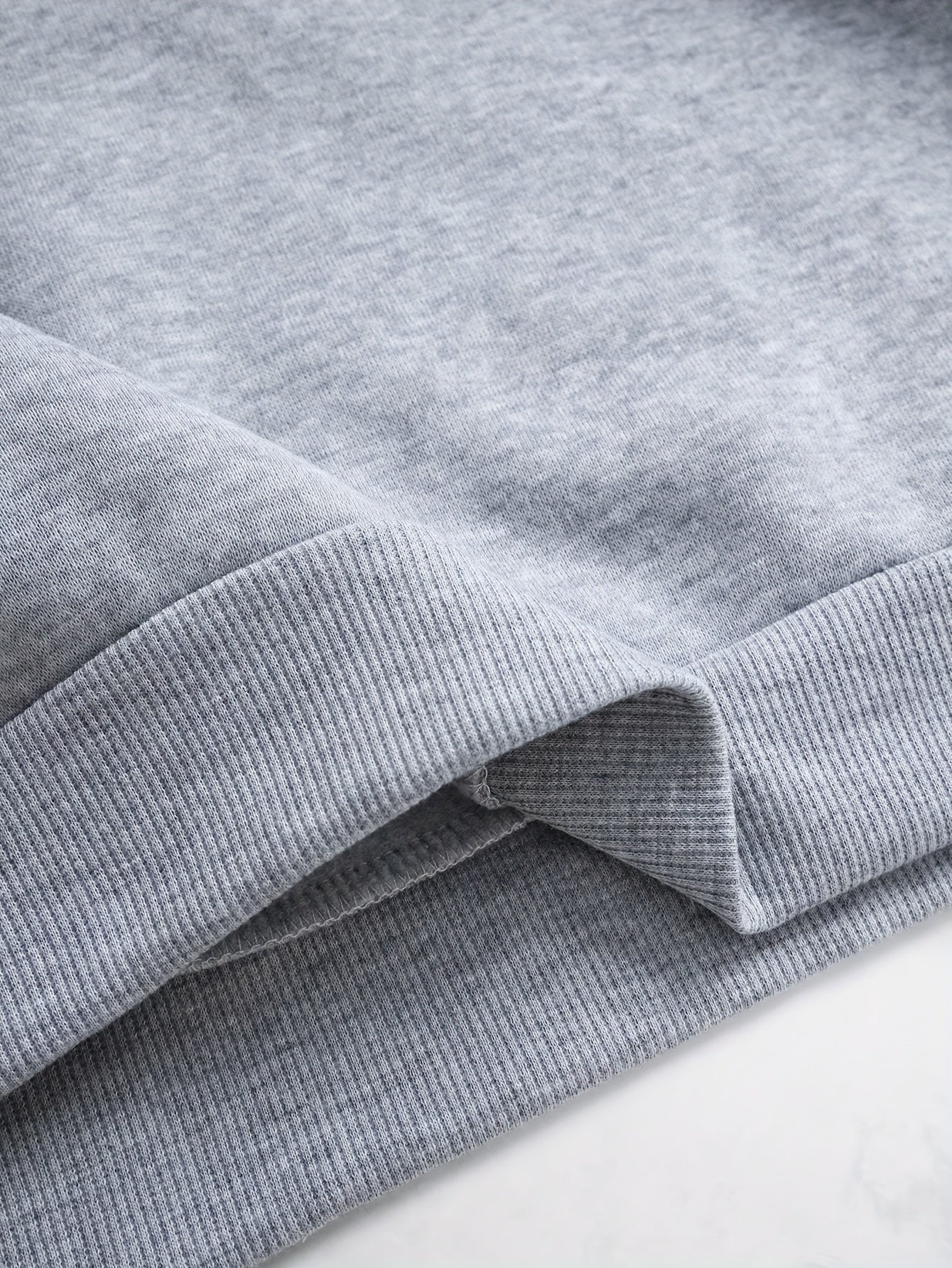 Sweat à Capuche Élégant Orientalisé – Allure Moderne & Détails Raffinés