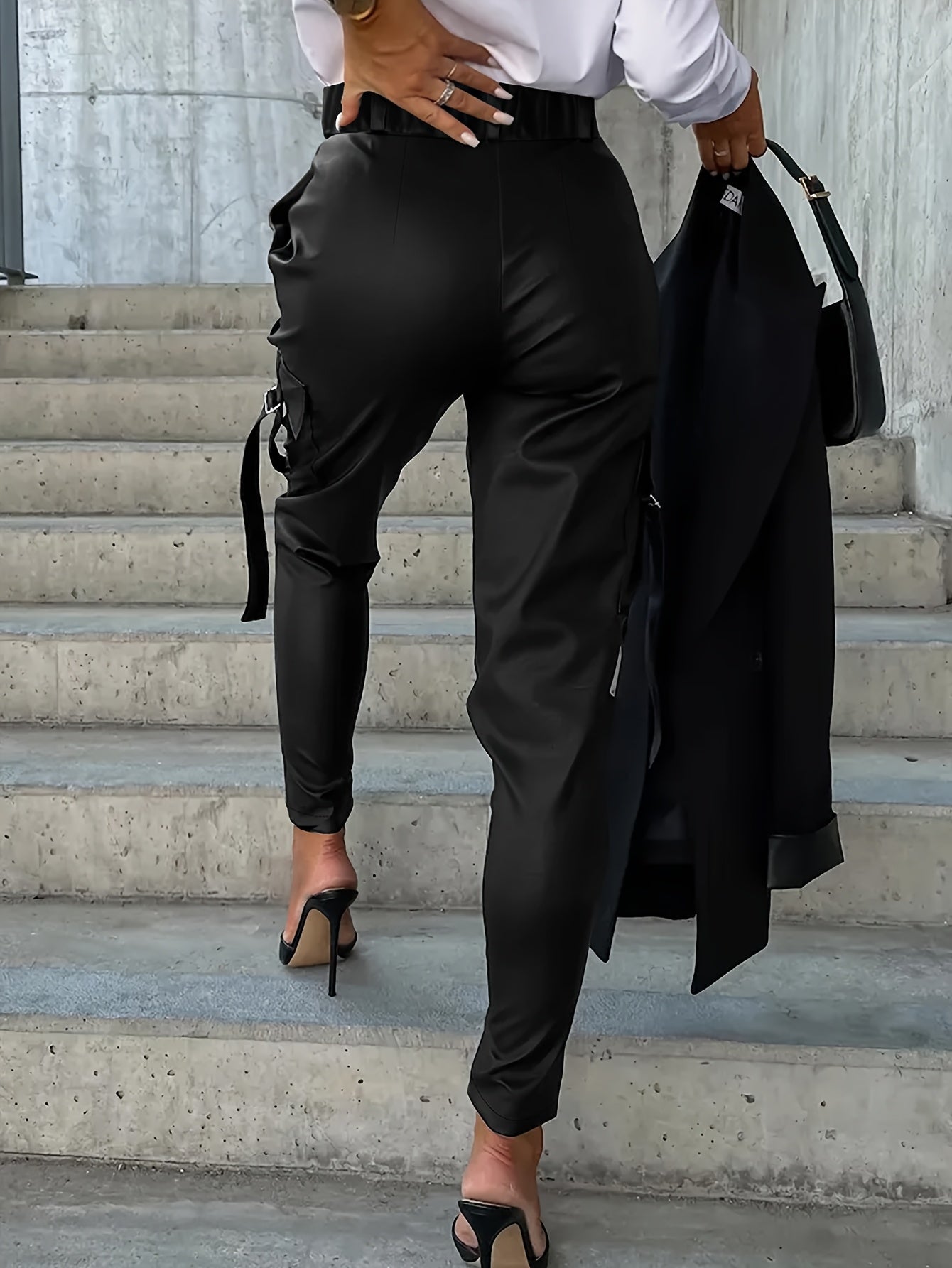 Pantalon Slim Noir Zippé – Coupe Droite Élégante & Confort Polyvalent