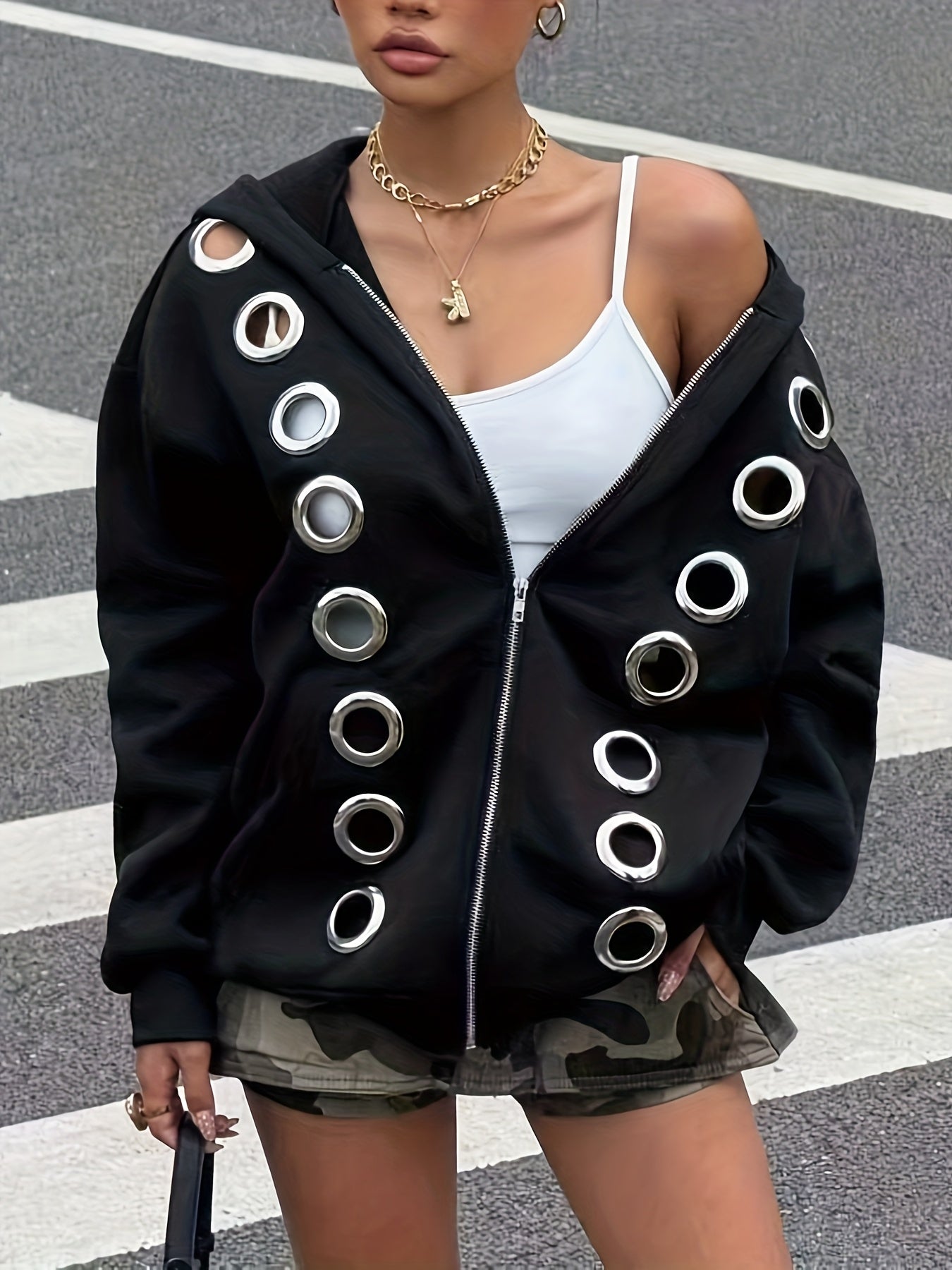 Veste à Capuche Noire – Style Casual avec Détails Découpés & Ceinture Accent