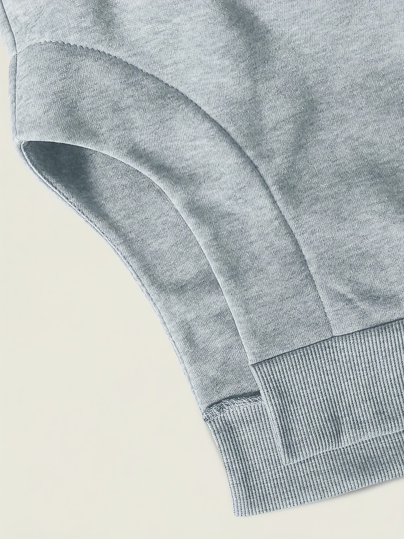 Sweat à Capuche Élégant Orientalisé – Allure Moderne & Détails Raffinés