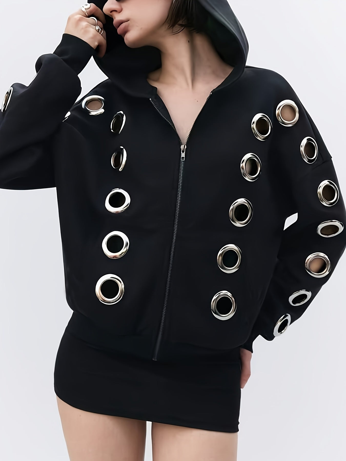 Veste à Capuche Noire – Style Casual avec Détails Découpés & Ceinture Accent